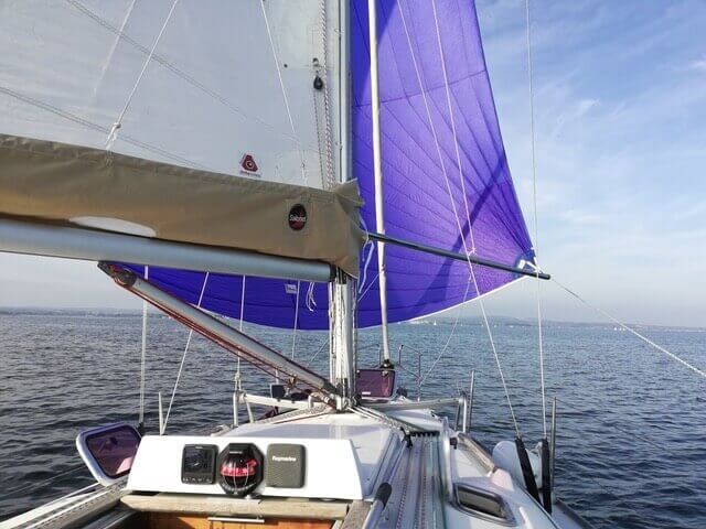 Hanse 315 avec spi symétrique cred. photo Mr T. France