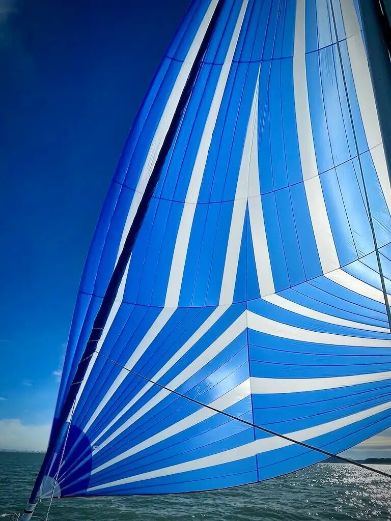 Sabre-426-asymmetrical-spinnaker