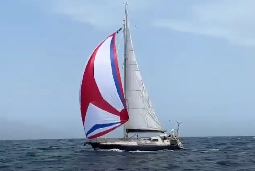 Samoa 47 with asymmetric spinnaker by isails